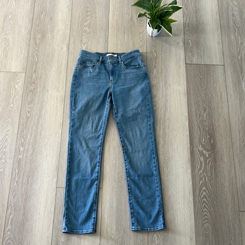 Levi’s classic straight denim jeans size 4